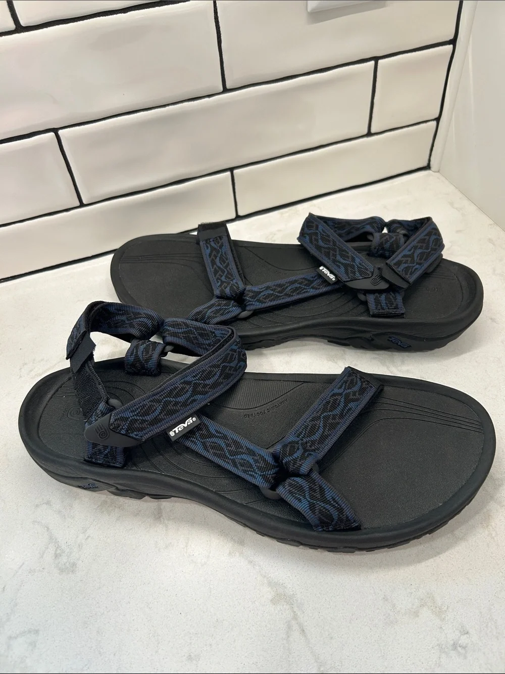 Teva Men's Hurricane 4 Sandals Strappy Outdoor Sandals in Navy/Black Wavy Trail
